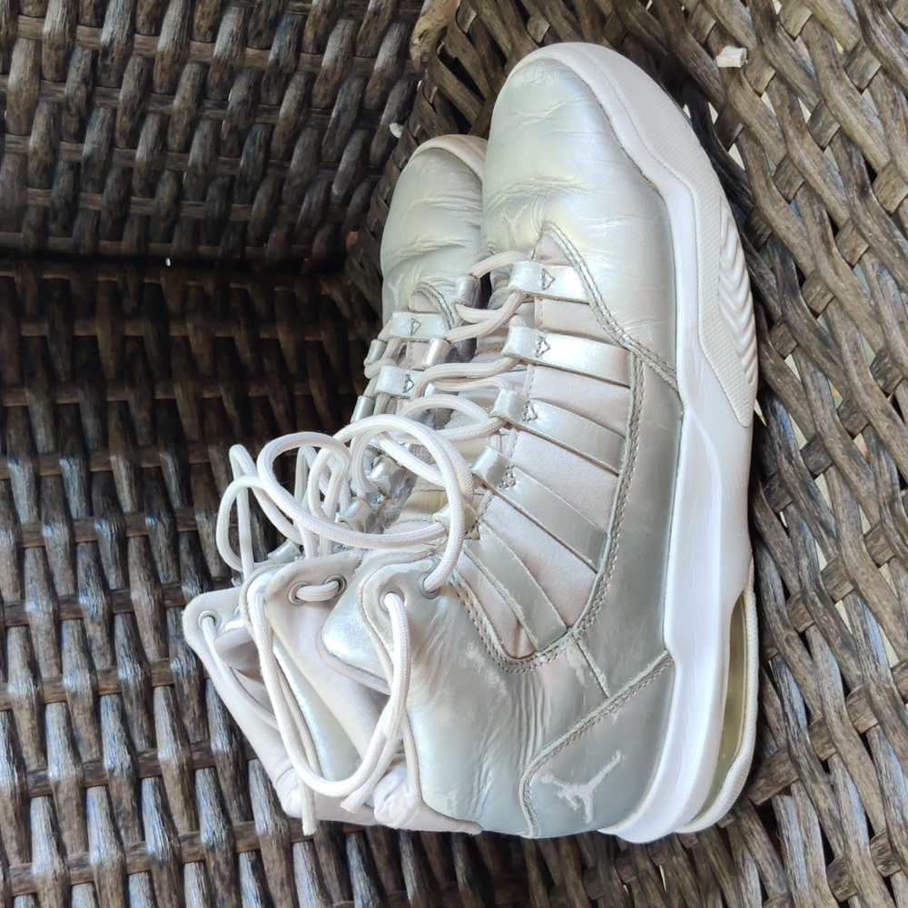 Jordan Kids Sneakers in Metallic Silver and White